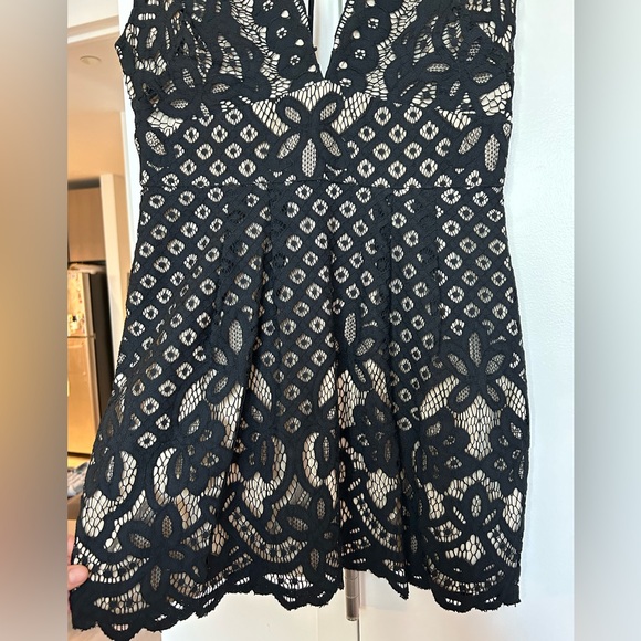 Free People micro mini lace overlay deep v cap sleeve dress - Picture 4 of 10